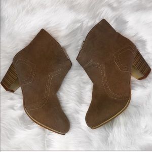 DULL MOMENT- TAN BOOTIES